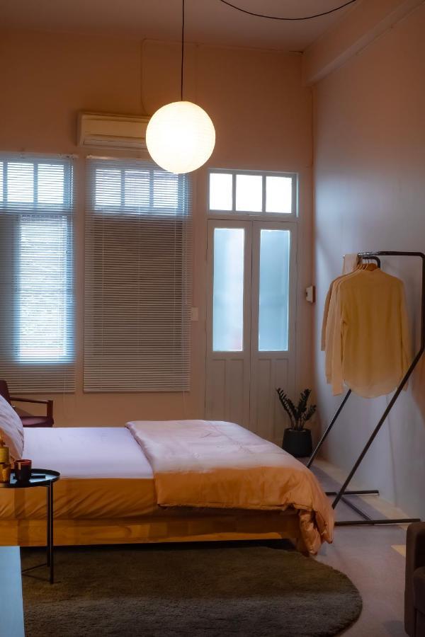 Cozy Room At The Coffee Store Charoenkrung Bangkok Esterno foto